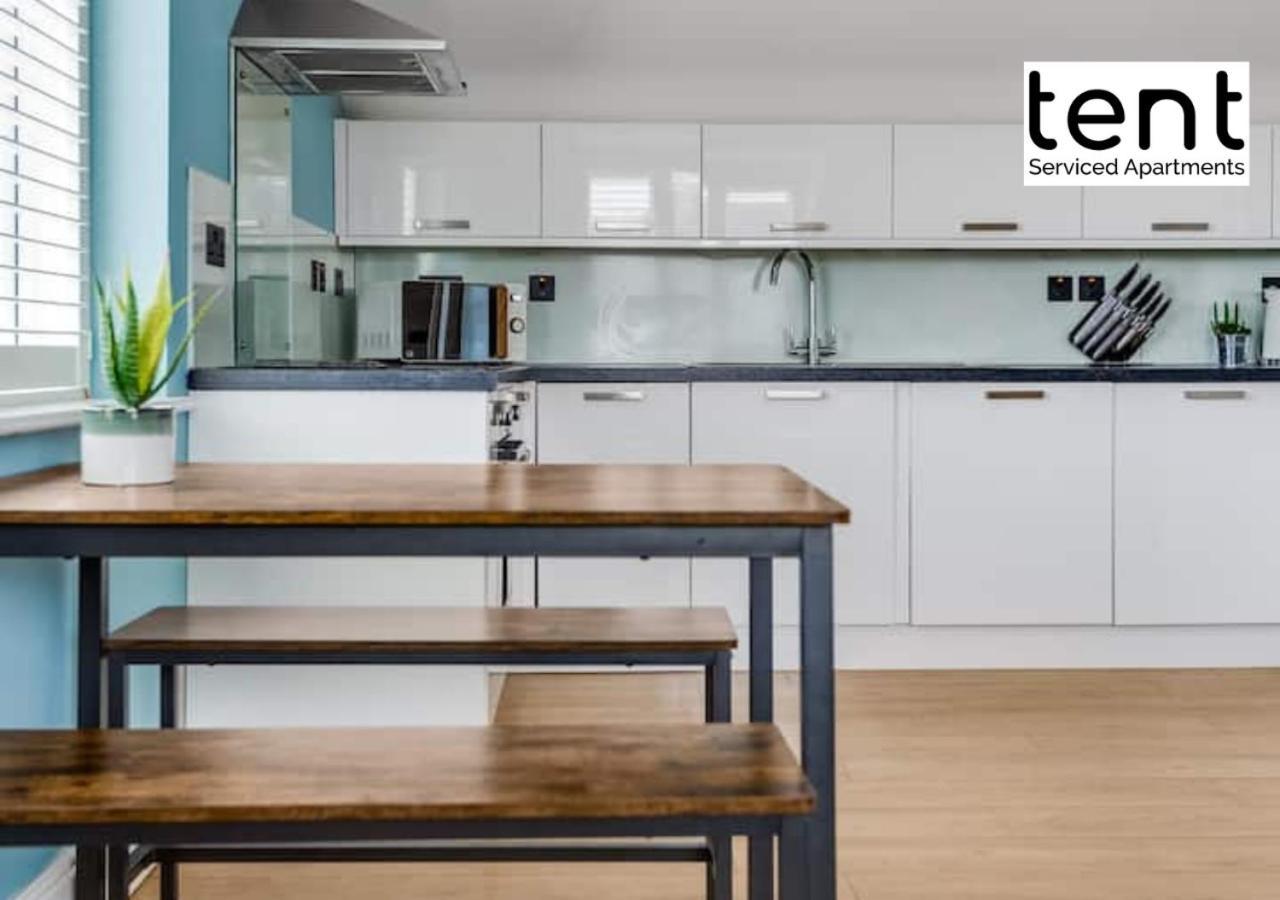 Stylish 1 Bed Apt , Central , Pkg, Perfect For Long Stays อีแกม ภายนอก รูปภาพ