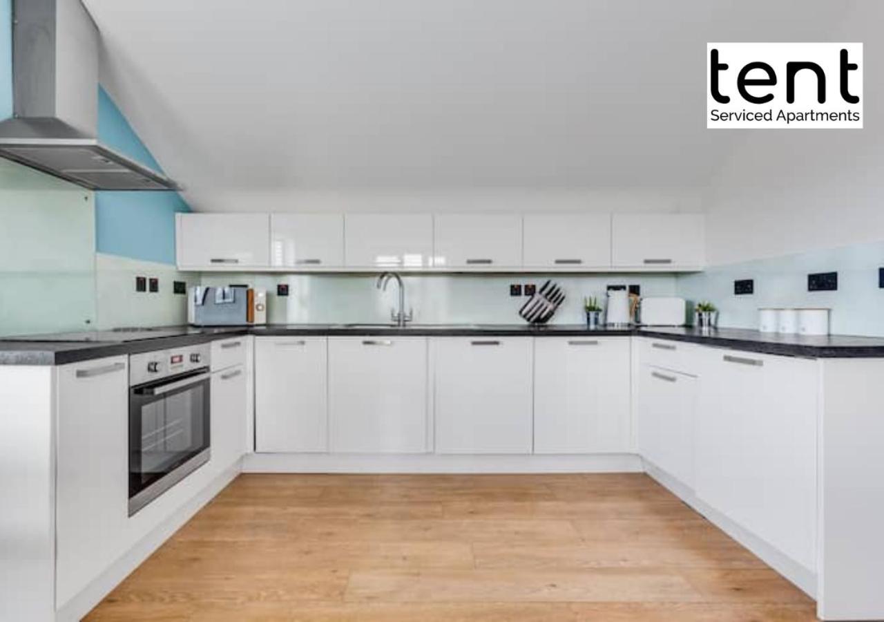 Stylish 1 Bed Apt , Central , Pkg, Perfect For Long Stays อีแกม ภายนอก รูปภาพ