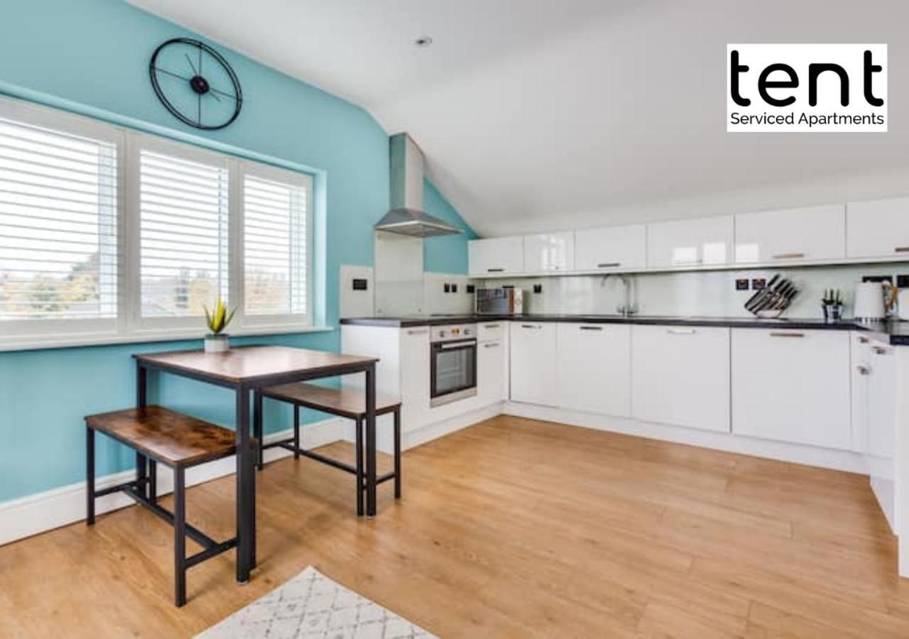 Stylish 1 Bed Apt , Central , Pkg, Perfect For Long Stays อีแกม ภายนอก รูปภาพ