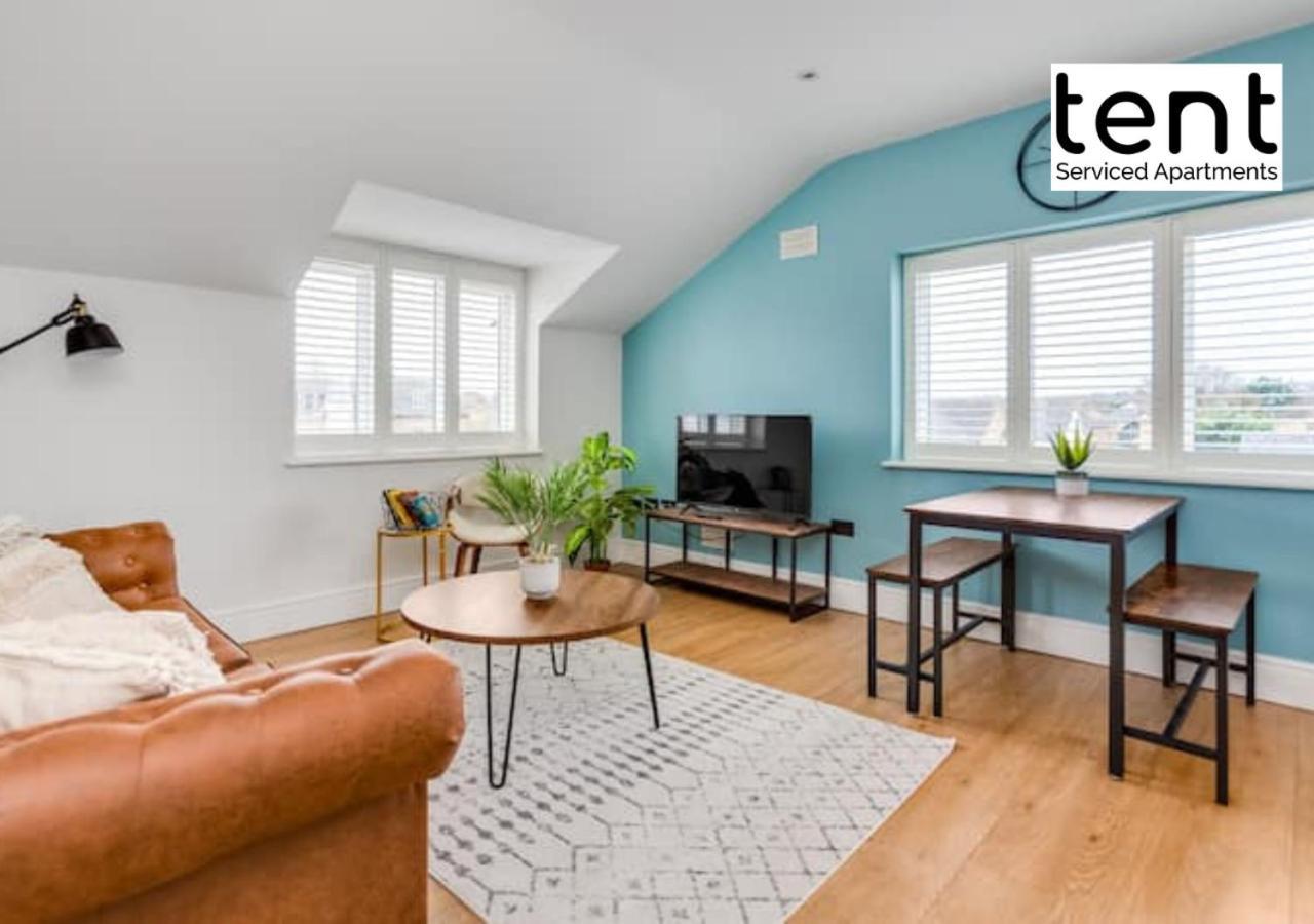 Stylish 1 Bed Apt , Central , Pkg, Perfect For Long Stays อีแกม ภายนอก รูปภาพ