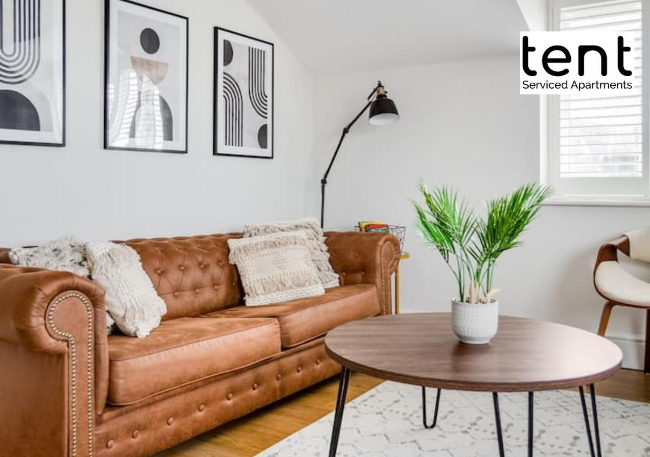 Stylish 1 Bed Apt , Central , Pkg, Perfect For Long Stays อีแกม ภายนอก รูปภาพ